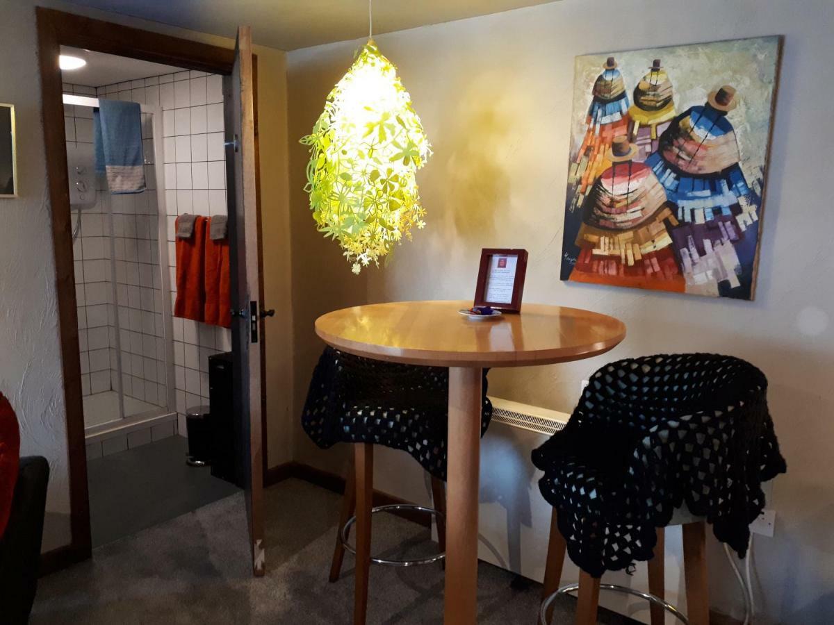 The Village Studio Apartments Моут Экстерьер фото
