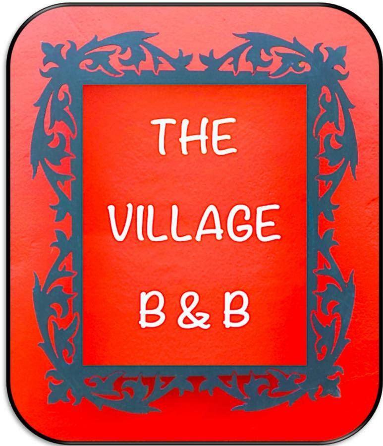 The Village Studio Apartments Моут Экстерьер фото